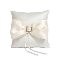 Beverly Clark Duchess Ring Pillow In Ivory