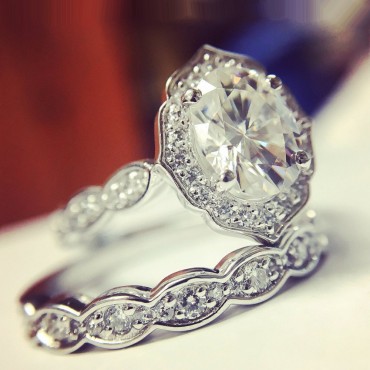 Bridal Set Vintage Oval Moissanite Diamond Halo Engagement Ring